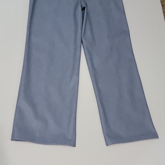 7 FOR ALL MANKIND Blue Faux Leather Cropped Leg Pants NWT size L - Picture 5 of 13